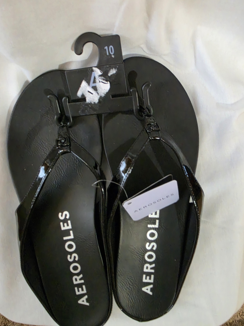 AEROSOLES Black Patent Thong Sandals